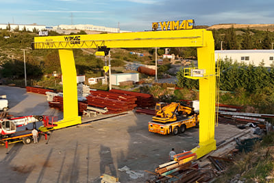 Grúa pórtico birraíl para elevación industrial exterior